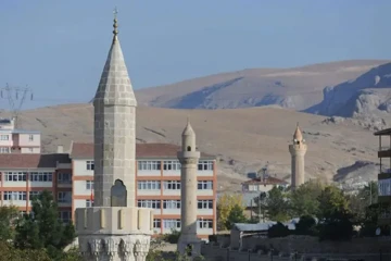 Tek Başına Kalan Minarelerin Efsanesi: Yalnız Minareler - Malatya