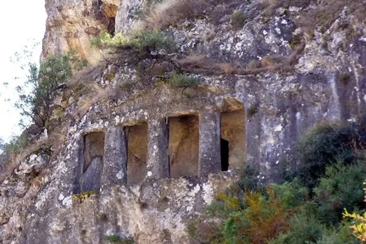6. Ambar Kaya Mezarı