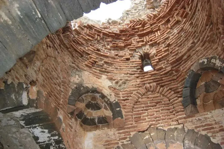 5. Arak Kilisesi