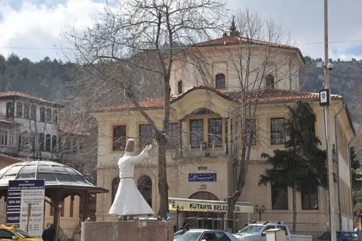 11. Dönenler Camii