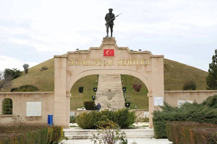 9. Dumlupınar Şehitliği