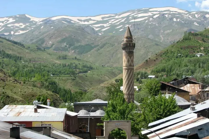 8. Hacı Şeref Camii