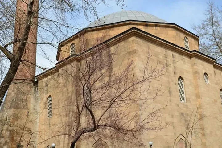 8. Karagöz Camii