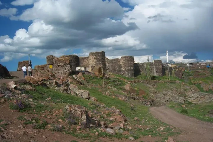 8. Keçivan Kalesi