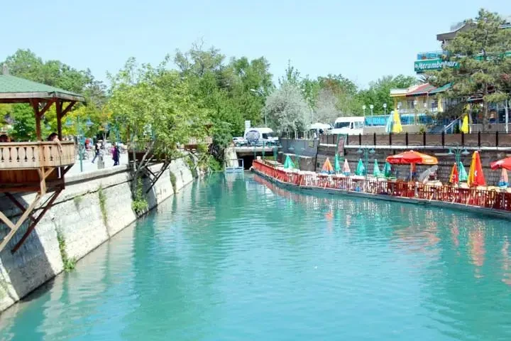 5. Meram Bağları