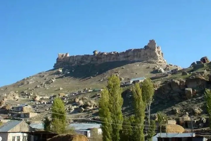 16. Micingert Kalesi