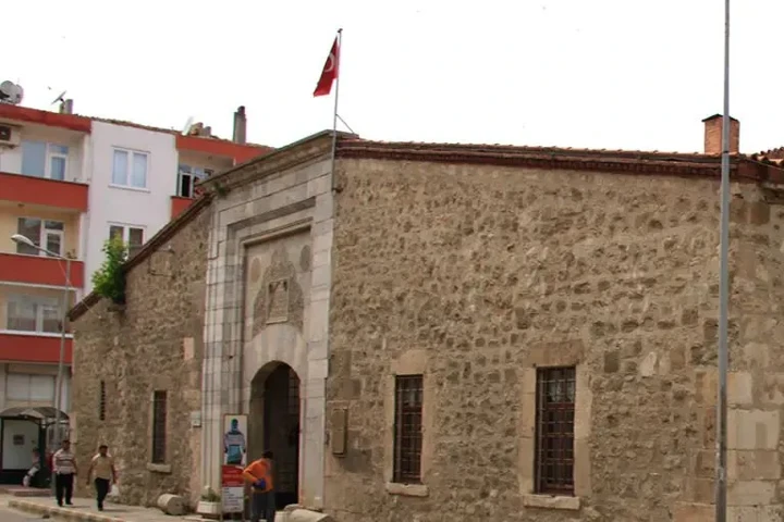 17. Pervane Medresesi