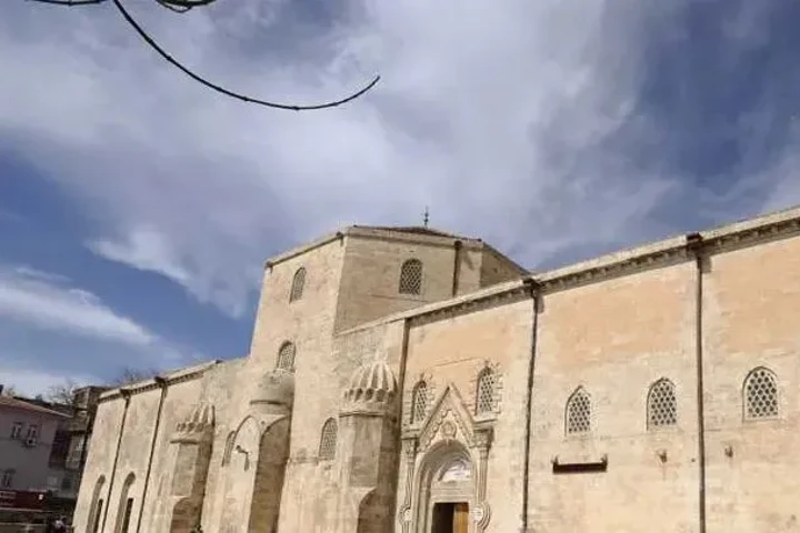 1. Selahaddin-i Eyyubi Camii