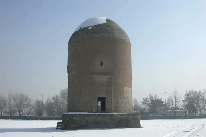 Sırçalı Kümbet