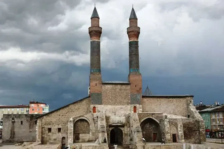 3. Sivas Çifte Minareli Medrese