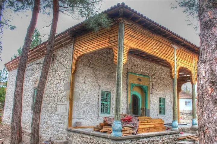 1. Sivrikese Cami