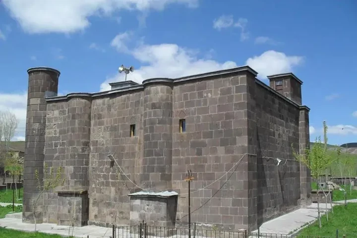 13. Yünören Camii
