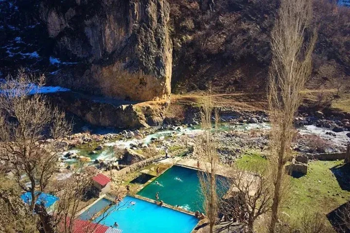 Zümrüt Dağı Kaplıcası